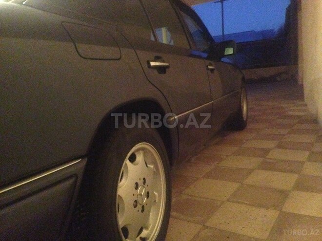 Mercedes E 200 1995, 406,000 km - 2.0 l - Gəncə
