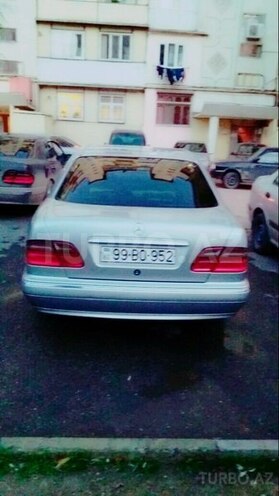 Mercedes E 220 1999, 320,000 km - 2.2 l - Bakı