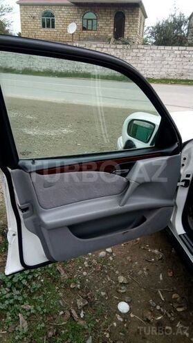Mercedes E 220 1997, 325,460 km - 2.2 l - Bakı
