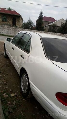 Mercedes E 220 1997, 325,460 km - 2.2 l - Bakı