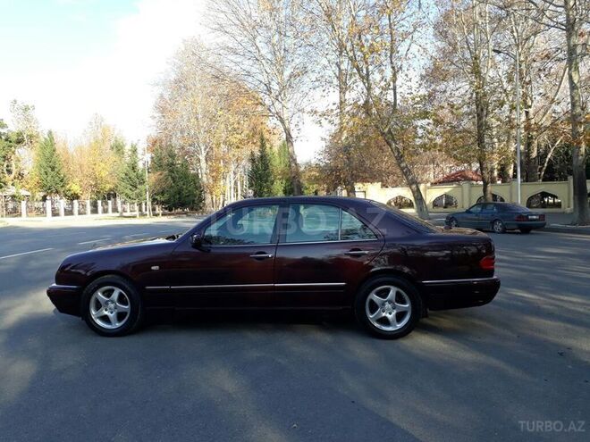 Mercedes E 240 1997, 230,000 km - 2.6 l - Mingəçevir