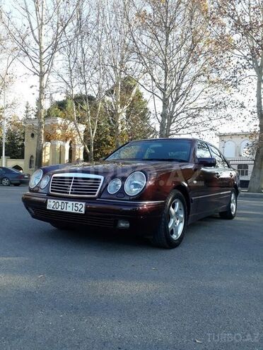 Mercedes E 240 1997, 230,000 km - 2.6 l - Mingəçevir