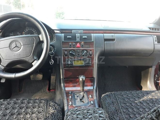 Mercedes E 240 1997, 230,000 km - 2.6 l - Mingəçevir