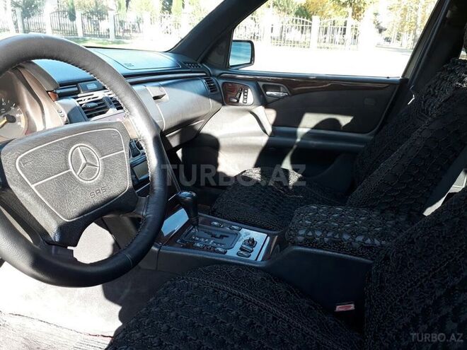 Mercedes E 240 1997, 230,000 km - 2.6 l - Mingəçevir