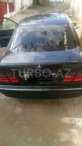 Mercedes E 240 2001, 251,985 km - 2.6 l - Bakı