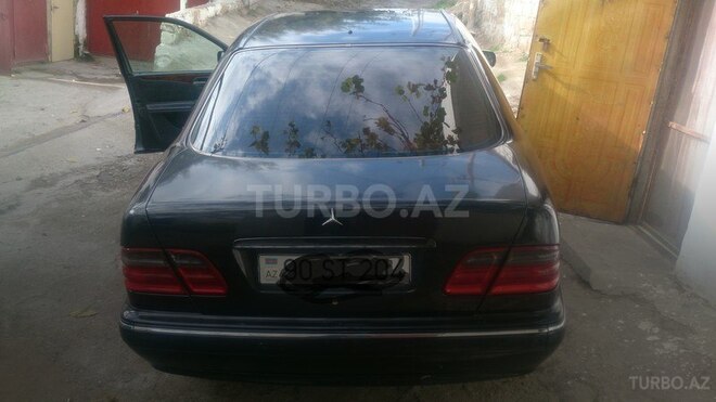 Mercedes E 240 2001, 251,985 km - 2.6 l - Bakı