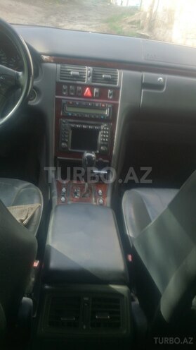Mercedes E 240 2001, 251,985 km - 2.6 l - Bakı