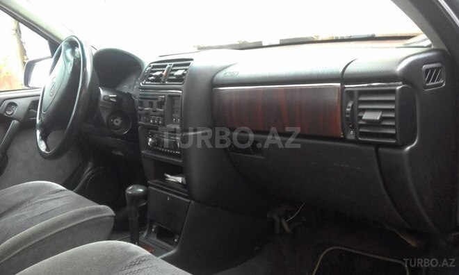 Opel Vectra 1995, 414,000 km - 2.0 l - Sumqayıt