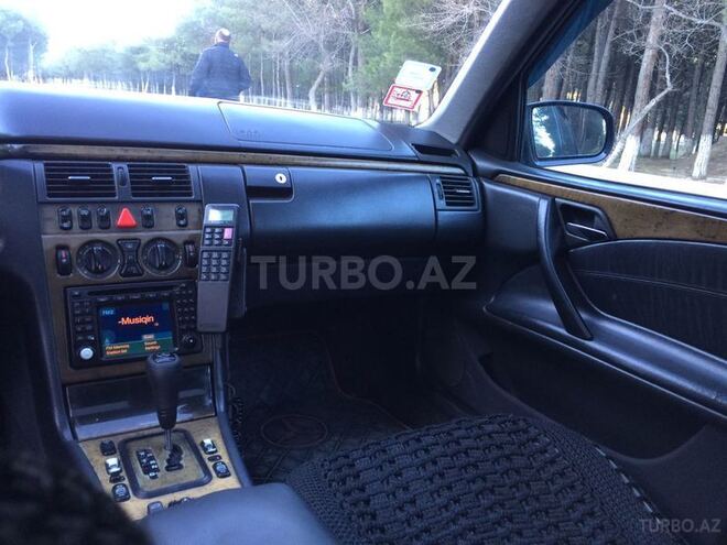 Mercedes E 240 2000, 220,000 km - 2.6 l - Sumqayıt