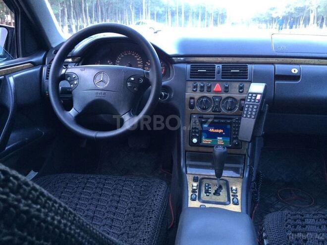 Mercedes E 240 2000, 220,000 km - 2.6 l - Sumqayıt