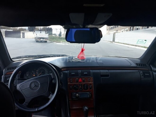 Mercedes E 230 1997, 253,000 km - 2.3 l - Bakı