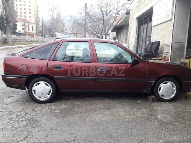 Opel Vectra 1993, 214,000 km - 2.0 l - Şəki