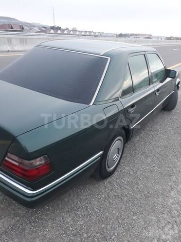 Mercedes E 220 1993, 310,000 km - 2.2 l - İsmayıllı