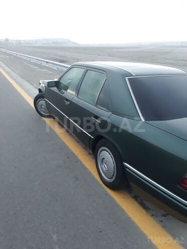 Mercedes E 220 1993, 310,000 km - 2.2 l - İsmayıllı