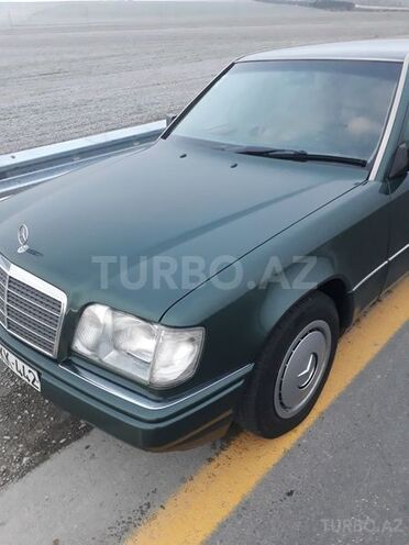 Mercedes E 220 1993, 310,000 km - 2.2 l - İsmayıllı