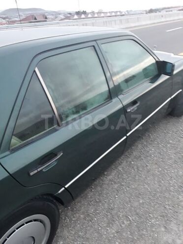 Mercedes E 220 1993, 310,000 km - 2.2 l - İsmayıllı