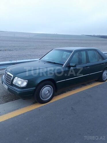 Mercedes E 220 1993, 310,000 km - 2.2 l - İsmayıllı
