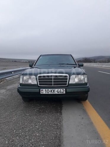Mercedes E 220 1993, 310,000 km - 2.2 l - İsmayıllı