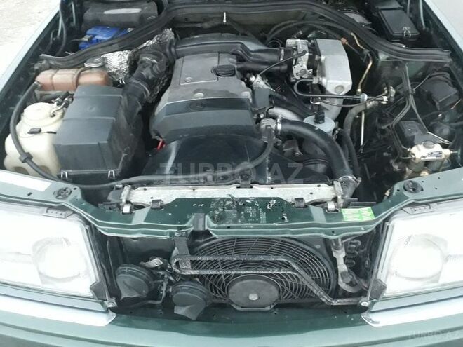 Mercedes E 220 1993, 310,000 km - 2.2 l - İsmayıllı