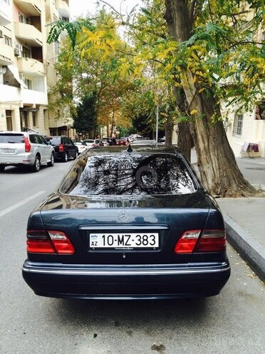 Mercedes E 220 2001, 404,000 km - 2.2 l - Bakı