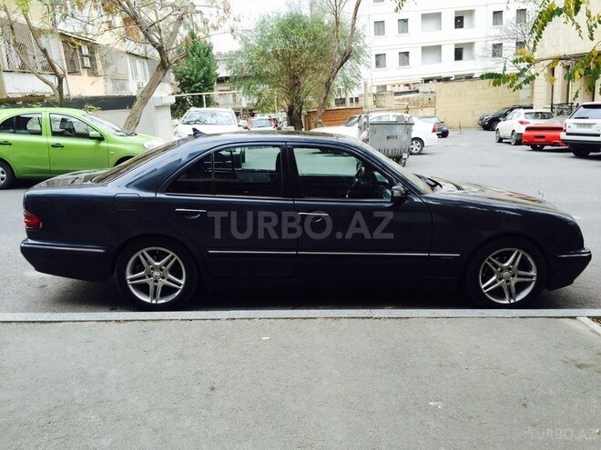 Mercedes E 220 2001, 404,000 km - 2.2 l - Bakı