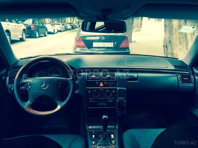 Mercedes E 220 2001, 404,000 km - 2.2 l - Bakı