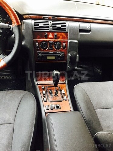 Mercedes E 220 2001, 404,000 km - 2.2 l - Bakı