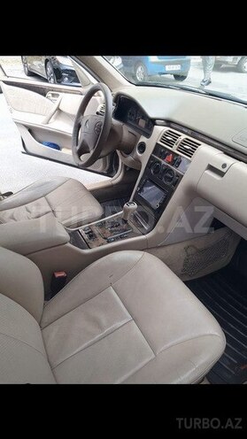 Mercedes E 240 2001, 319,000 km - 0.2 l - Bakı