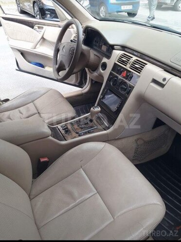 Mercedes E 240 2001, 319,000 km - 0.2 l - Bakı