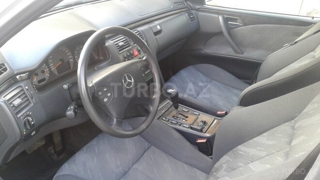 Mercedes E 240 2000, 273,000 km - 2.6 л - Bakı