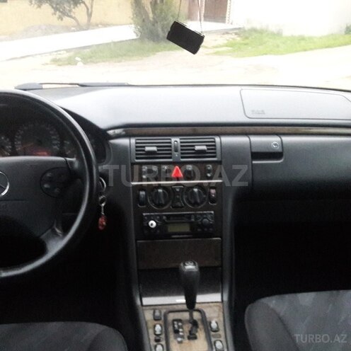 Mercedes E 220 2001, 255,000 km - 2.2 l - Bakı