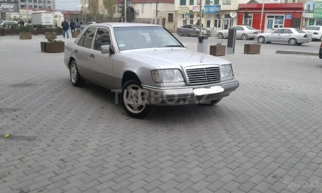 Mercedes E 220 1994, 213,658 km - 2.2 l - Bakı