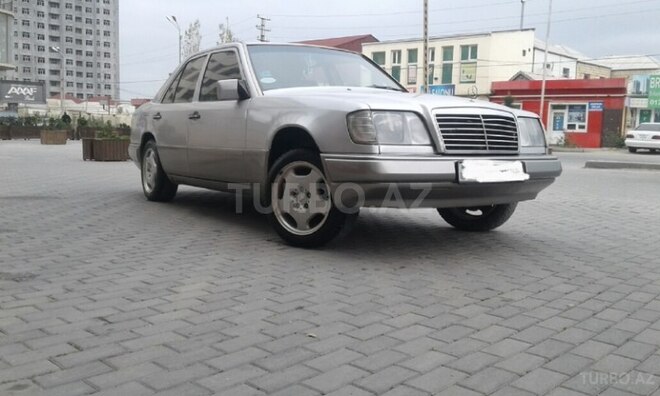 Mercedes E 220 1994, 213,658 km - 2.2 l - Bakı