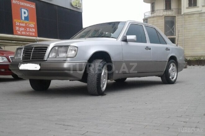 Mercedes E 220 1994, 213,658 km - 2.2 l - Bakı