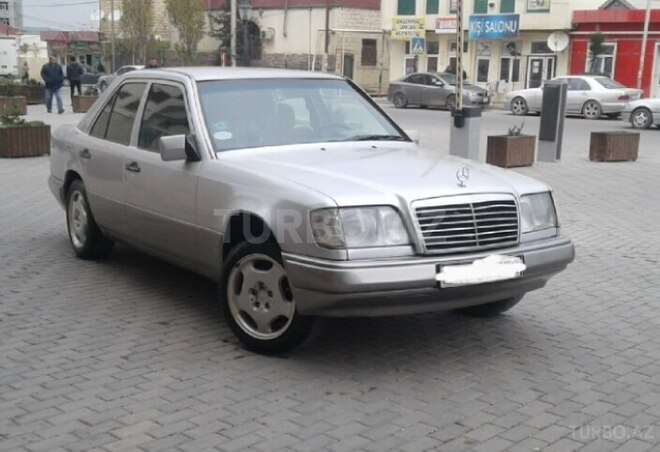 Mercedes E 220 1994, 213,658 km - 2.2 l - Bakı