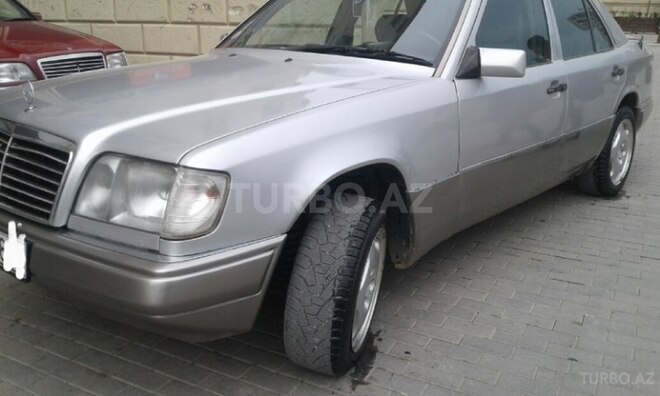 Mercedes E 220 1994, 213,658 km - 2.2 l - Bakı
