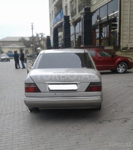 Mercedes E 220 1994, 213,658 km - 2.2 l - Bakı