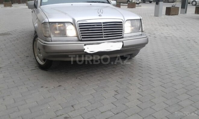 Mercedes E 220 1994, 213,658 km - 2.2 l - Bakı