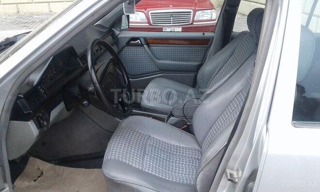 Mercedes E 220 1994, 213,658 km - 2.2 l - Bakı