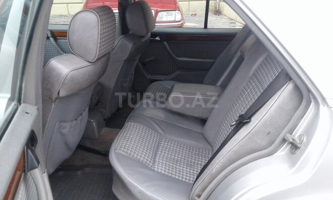 Mercedes E 220 1994, 213,658 km - 2.2 l - Bakı