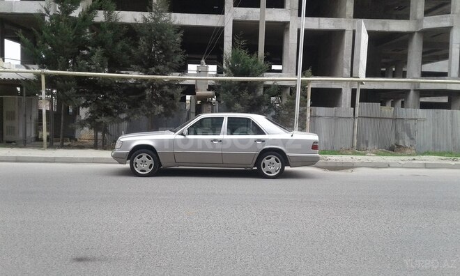 Mercedes E 220 1994, 213,658 km - 2.2 l - Bakı