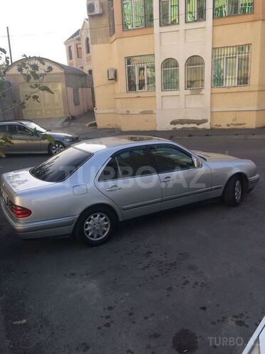 Mercedes E 230 1996, 225,000 km - 2.3 l - Bakı