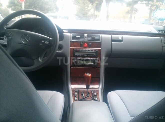 Mercedes E 240 2000, 306,000 km - 2.6 l - Bakı
