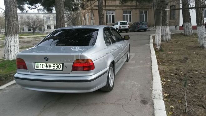 BMW 528 1998, 280,000 km - 2.8 l - Sumqayıt