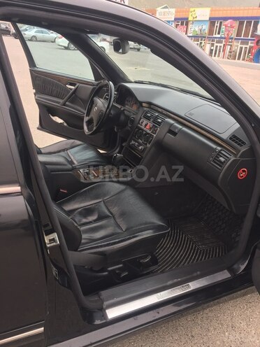 Mercedes E 270 2000, 326,000 km - 2.7 l - Bakı