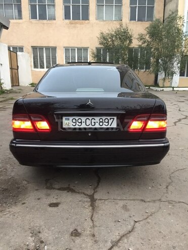 Mercedes E 240 2001, 232,123 km - 2.6 l - Bakı