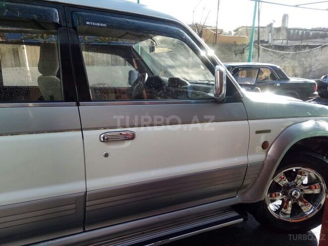 Mitsubishi Pajero 1995, 290,000 km - 2.8 l - Bakı