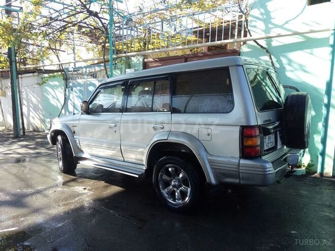 Mitsubishi Pajero 1995, 290,000 km - 2.8 l - Bakı