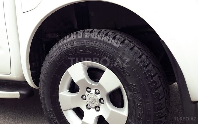 Nissan Navara 2014, 105,000 km - 2.5 л - Bakı