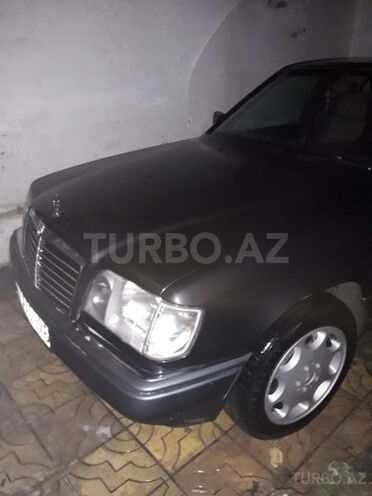 Mercedes E 220 1995, 24,000 km - 2.2 l - Bakı